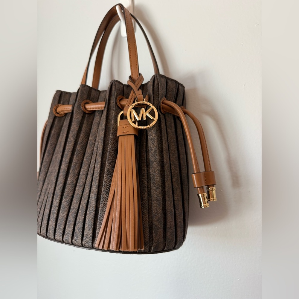 Michael Kors Willa Extra-Small Pleated Logo Tote Bag - Picture 3 of 12
